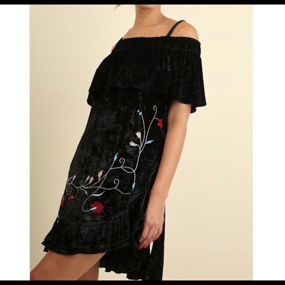 Beautiful black crushed velvet cold shoulder dress - Picture 3 of 4